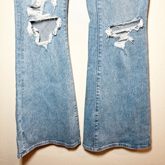 american eagle distressed jeans - Picture 5 of 7